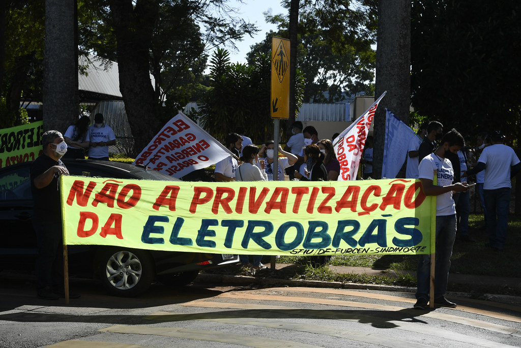 Waack: Emperrada, privatização da Eletrobras poderia aliviar custo